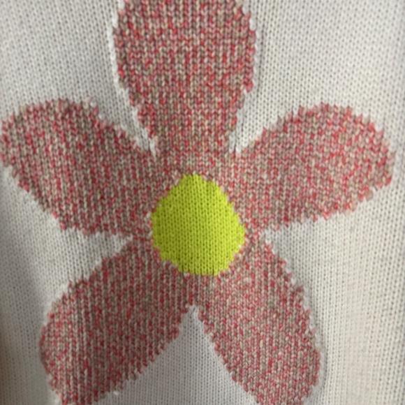 Kimchi Blue Chunky Flower Sweater • Urban Outfitters • Size Small - Picture 2 of 4